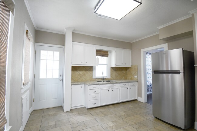 property at 407 N Chappell Hill St