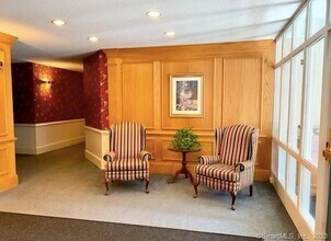 15 Highland St in West Hartford, CT - Building Photo - Building Photo