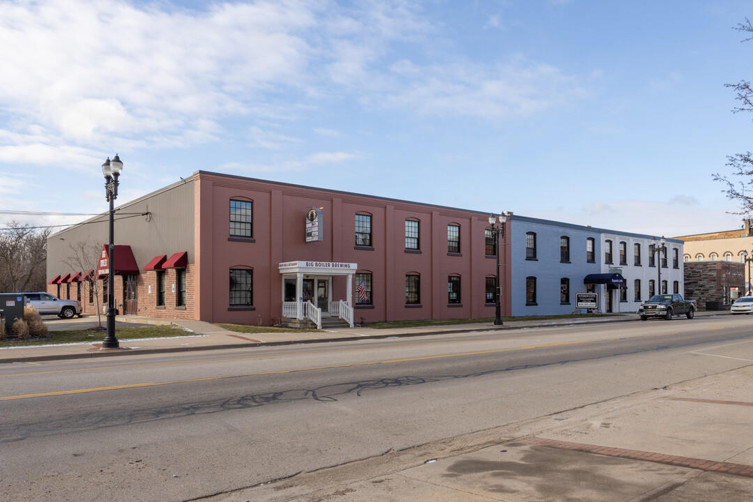 Superior Flats in Lowell, MI - Building Photo