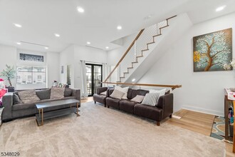 15 Harbor Front Terrace in Elizabeth, NJ - Building Photo - Building Photo