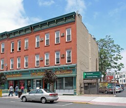 420 32nd St in Union City, NJ - Building Photo - Building Photo