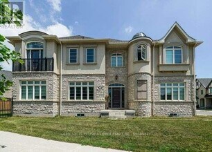3227 Kingsholm Dr in Oakville, ON - Building Photo - Building Photo