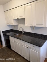 76 Manchester Ct in Freehold, NJ - Building Photo - Building Photo