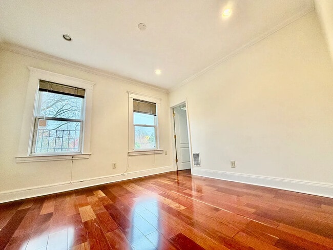 14 Dillon Rd in Larchmont, NY - Building Photo - Building Photo