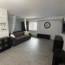 13 Pinebrook Pl in Bay Shore, NY - Building Photo - Building Photo