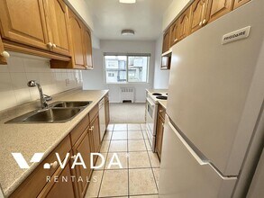 1208 Burnaby St in Vancouver, BC - Building Photo - Building Photo
