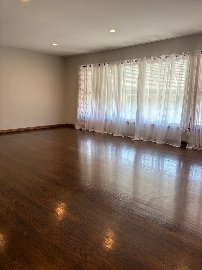851 N Northwest Hwy, Unit 2 in Park Ridge, IL - Building Photo - Building Photo