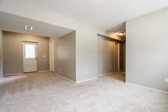 7847 W Brook Dr in Littleton, CO - Building Photo - Building Photo
