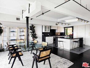 1885 Sunset Plaza Dr in Los Angeles, CA - Building Photo - Building Photo