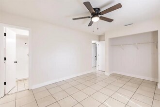 1665 Florence Ave in Englewood, FL - Foto de edificio - Building Photo