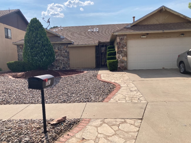 5501 Vista Sandia NE in Albuquerque, NM - Building Photo - Building Photo