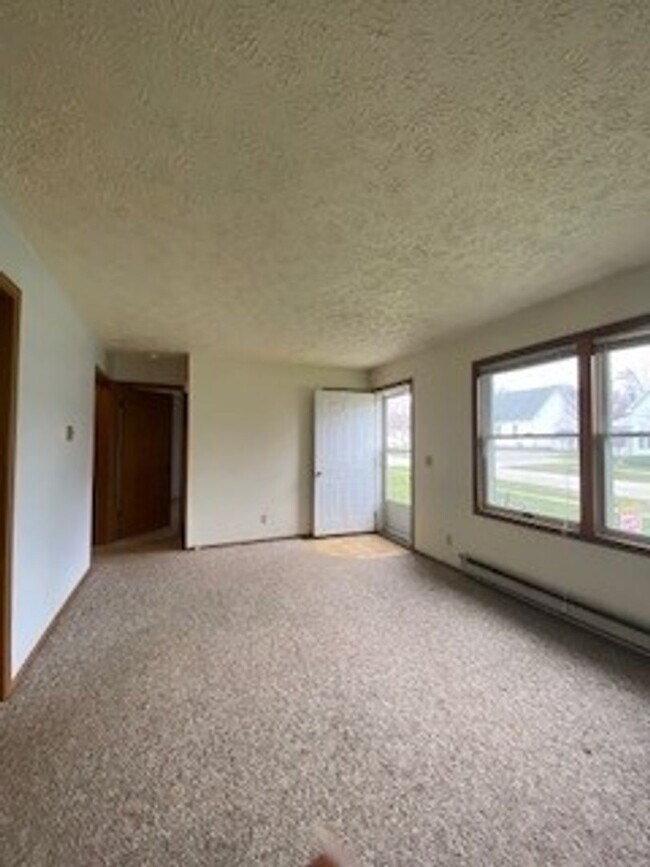 208 S Spring St, Unit APT. A in Wakarusa, IN - Building Photo - Building Photo