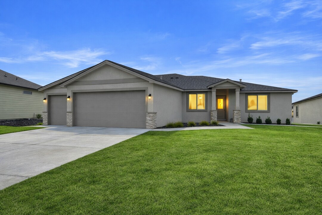 5613 W 30th Ave in Kennewick, WA - Building Photo