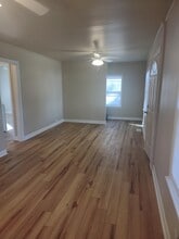 8902 Prospect St in Louisville, KY - Foto de edificio - Building Photo