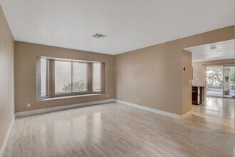 9504 Amber Valley Ln in Las Vegas, NV - Building Photo - Building Photo