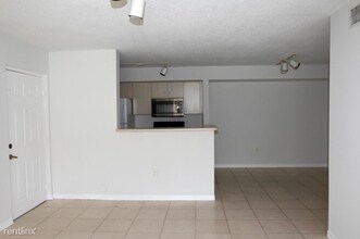 655 SW 111th Way in Pembroke Pines, FL - Building Photo - Building Photo