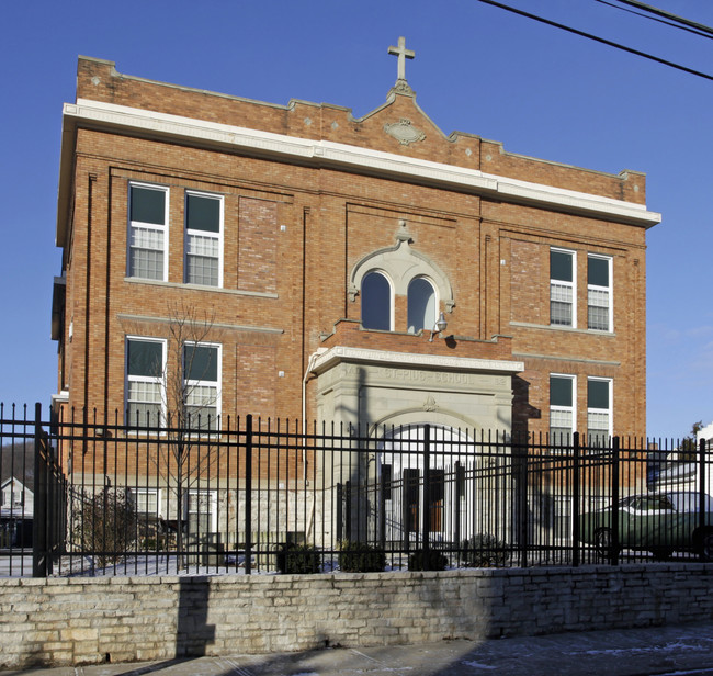 St Pius Place in Cincinnati, OH - Foto de edificio - Building Photo