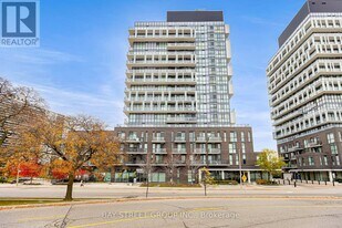 128 Fairview Mall Dr in Toronto, ON - Building Photo