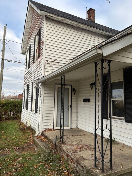 316 Young Ave NE in Canton, OH - Building Photo