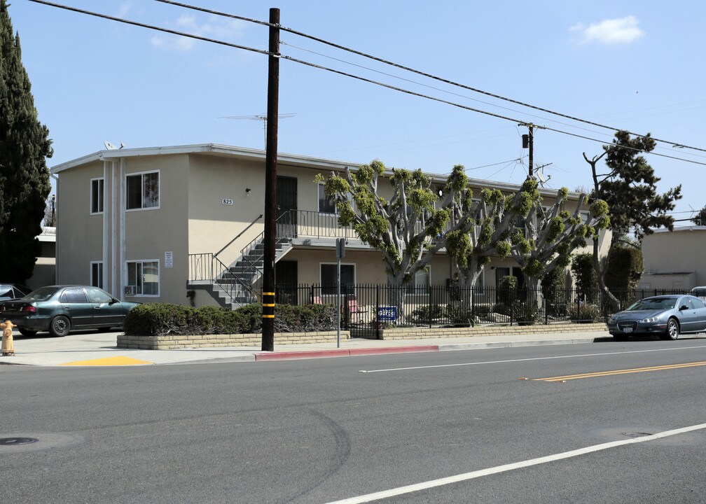 825 E Wardlow Rd in Long Beach, CA - Building Photo