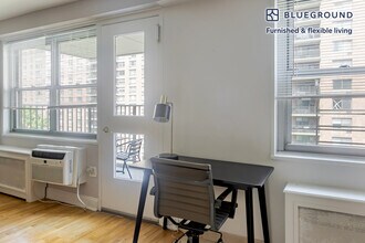 50 W 97th St in New York, NY - Building Photo - Building Photo