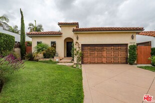 2210 Manning Ave in Los Angeles, CA - Building Photo