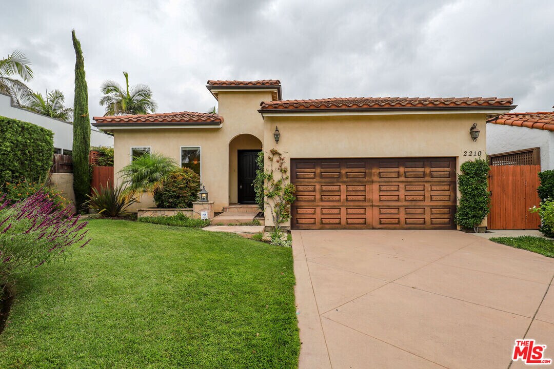 2210 Manning Ave in Los Angeles, CA - Building Photo