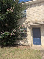 114 Scofield Ave in Johnson City, TX - Building Photo