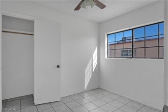 2221 N Jones Blvd in Las Vegas, NV - Building Photo - Building Photo