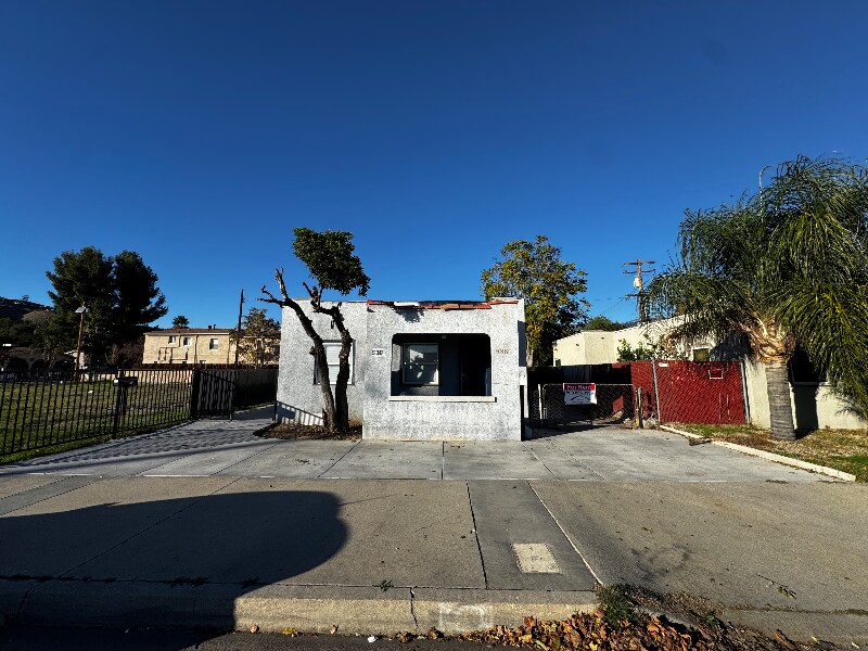 536 W Marshall Blvd in San Bernardino, CA - Building Photo
