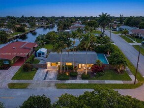 930 N 11th Ct in Hollywood, FL - Building Photo - Building Photo