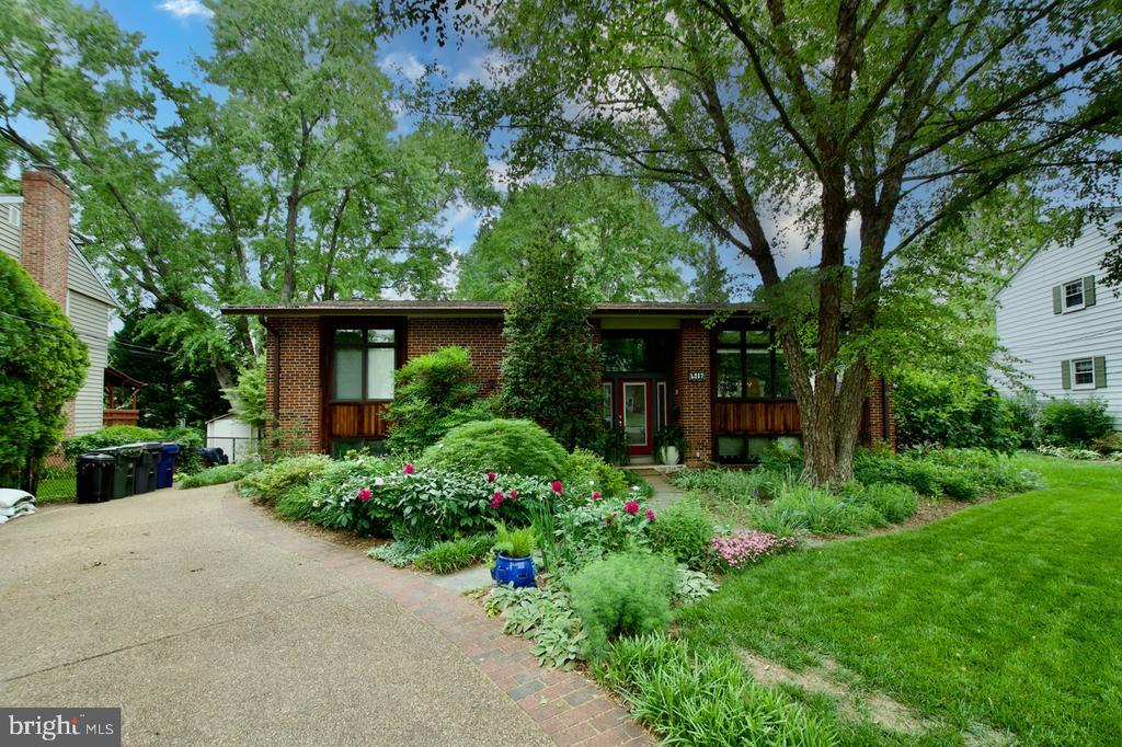 6007 Shaffer Dr in Alexandria, VA - Building Photo