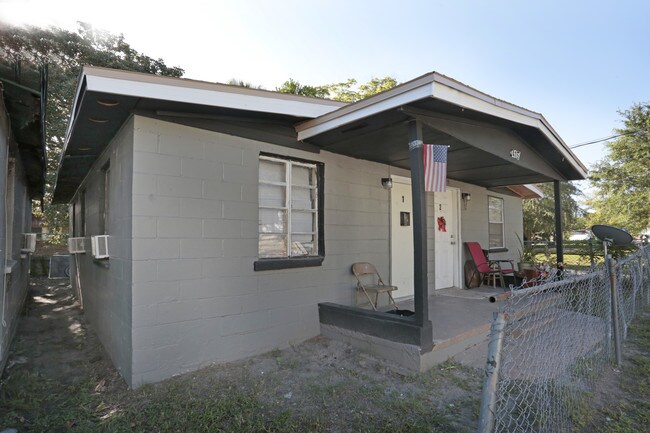 1415 Brady St in Jacksonville, FL - Foto de edificio - Building Photo