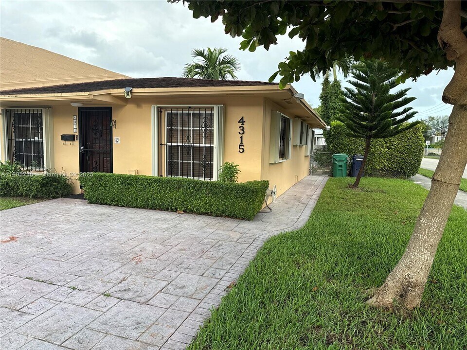 4315 SW 69th Ave in Miami, FL - Building Photo