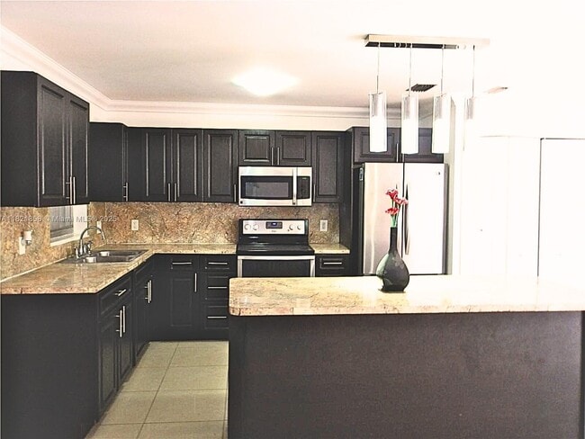7327 Pepper Pike Dr in Hialeah, FL - Building Photo - Building Photo