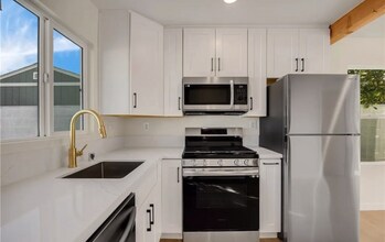 3652 W 111th Pl in Inglewood, CA - Building Photo - Building Photo