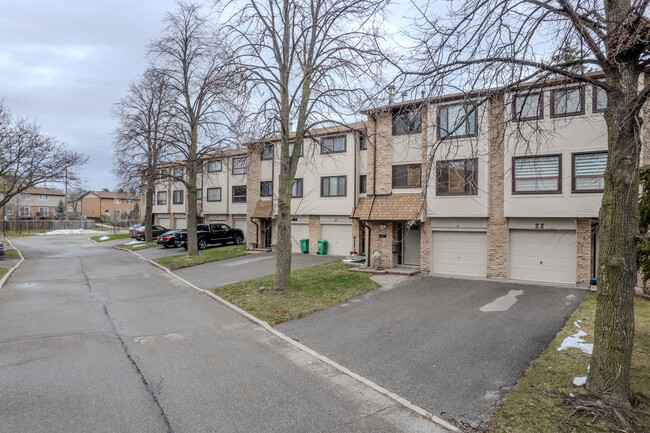 3345 Silverado Dr in Mississauga, ON - Building Photo - Building Photo