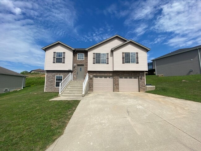 206 Sandstone Dr in St. Robert, MO - Building Photo - Building Photo
