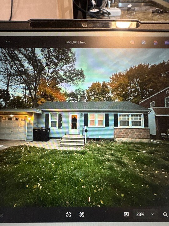 127 Bluff St in Beloit, WI - Building Photo