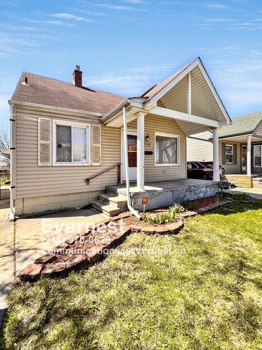 6901 Heyden in Dearborn Heights, MI - Building Photo