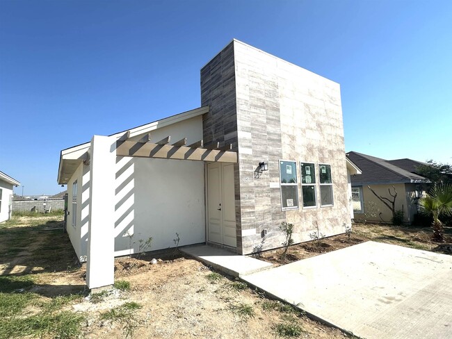 4405 Black Buck Cir in Laredo, TX - Foto de edificio - Building Photo