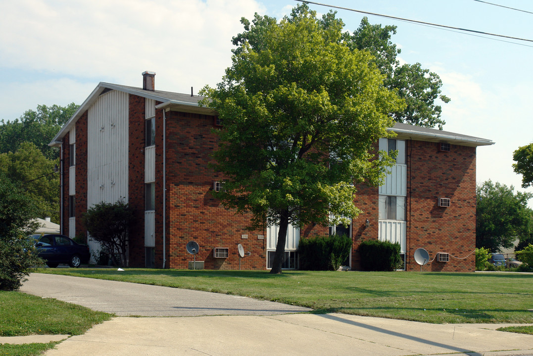 810 W Alexis Rd in Toledo, OH - Building Photo