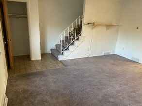 1250 Cliffside St in Cuyahoga Falls, OH - Building Photo - Building Photo