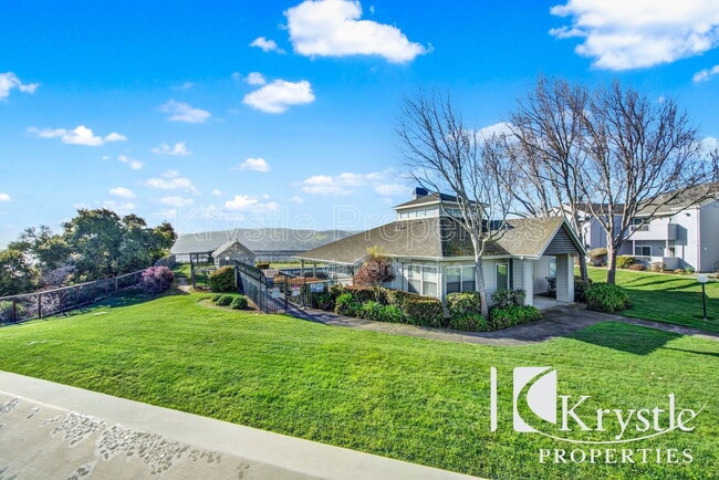 1201 Glen Cove Pkwy, Unit Apt 1407 in Vallejo, CA - Foto de edificio - Building Photo