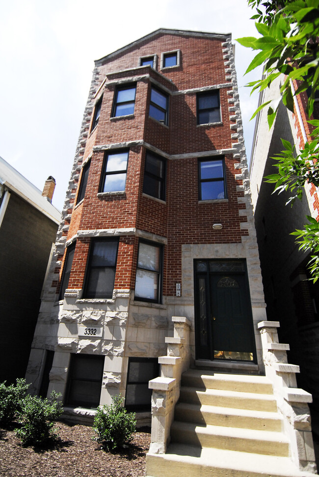 3332 N Damen Ave, Unit 1 in Chicago, IL - Building Photo - Building Photo