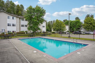 The Summit Apartments in Tacoma, WA - Building Photo - Building Photo