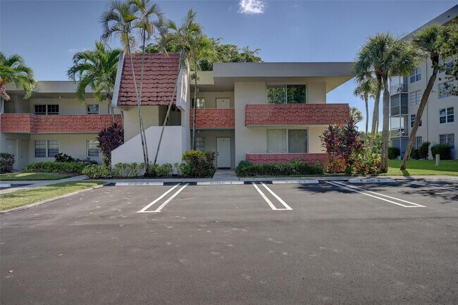 823 Cypress Blvd in Pompano Beach, FL - Building Photo - Building Photo