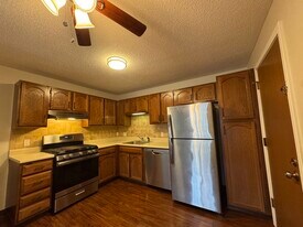 379 Huse Rd in Manchester, NH - Building Photo