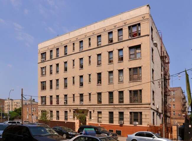 53 E 182nd St in Bronx, NY - Foto de edificio - Building Photo