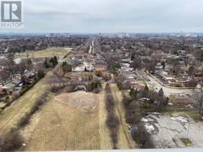 3220 Sheppard Ave E in Toronto, ON - Building Photo - Building Photo